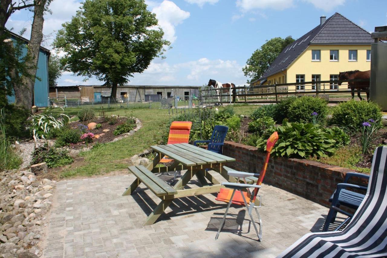 Familienfreundliche Ferienwohnung Am Reuterteich Seedorf  エクステリア 写真